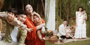 7 Foto Pemotretan Terbaru Keluarga Chelsea Olivia dan Glenn Alinskie, Penampilan Nastusha dan Dante Bikin Gemas