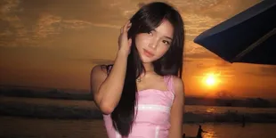 7 Gaya Outfit Fuji yang Bisa Jadi Inspirasi Fashion Untuk Perempuan Bertubuh Mungil