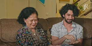 7 Momen Kedekatan Reza Rahadian dan Ibunya Saat Cerita Pengalaman Hidup, Susah Senang Dilalui Bersama