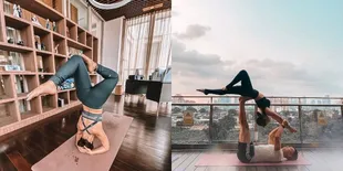 7 Pose Yoga Nikita Willy yang Terlihat Sulit, Ada Pose Mesra Bareng Suami