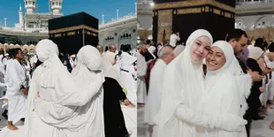 7 Potret Alyssa Daguise di Masjidil Haram, Bersyukur Bisa Umrah Pertama Kali Bareng Mama Sebelum Menikah