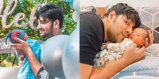 7 Potret Ammar Zoni, Si Papa Baru Ganteng Habiskan Waktu Bersama Baby Air!