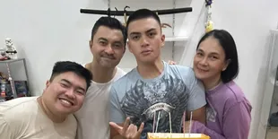 7 Potret Anjasmara Bareng Arka Anak Laki-lakinya yang Disebut Makin Mirip