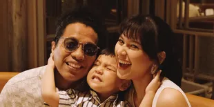 7 Potret Arie Kriting dan Indah Permatasari yang Sederhana Tapi Romantis di Rumah