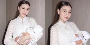 7 Potret Cantik Aaliyah Massaid Gendong Baby Arash di Acara Aqiqah, Pancarkan Aura Keibuan yang Kalem