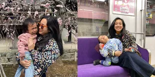 7 Potret Dea Ananda Liburan ke Jepang bersama Putri Semata Wayangnya, Berdua bak Usagi dan Chibiusa - Sempat Berpose bareng Nobita