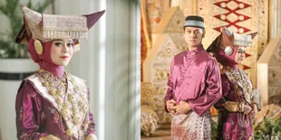 7 Potret Detail Make Up Lesti Saat Malam Bainai, Cantik Banget Bikin Pangling - Bersahaja dalam Balutan Busana Adat