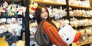 7 Potret Fuji yang Ngaku Tak Bisa Renang Tapi Justru Jajal Scuba Diving