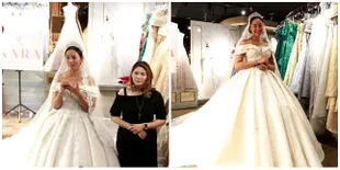 7 Potret Gaun Pernikahan Kalina Ocktaranny yang Membuat Dirinya Mirip Cinderella, Berat 30 Kg - Harga Ratusan Juta!
