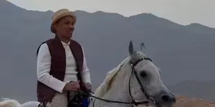 7 Potret Gen Halilintar Berkuda di Madinah, Aksi Kompak dan Memukau