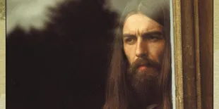7 Potret George Harrison Sang Lead Guitarist The Beatles Yang Sarankan Band Legendaris Ini Untuk Bubar!