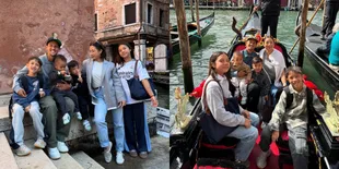 7 Potret Irfan Bachdim Liburan ke Venezia Bareng Keluarga, Susuri Kanal Dengan Perahu