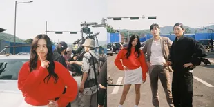 7 Potret Jisoo BLACKPINK Bagikan Momen Behind The Scene Syuting NEWTOPIA, Khas Pakai Sweater Merah
