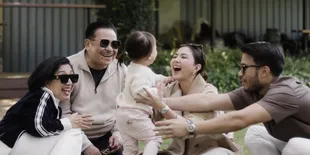 7 Potret Kebersamaan Keluarga Jessica Mila, Beri Ucapan Selamat Ultah untuk Bapak Mertua