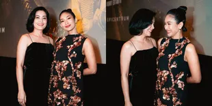 7 Potret Kebersamaan Lulu Tobing & Happy Salma, Artis Lama yang Cantiknya Makin Berumur Makin Menyala