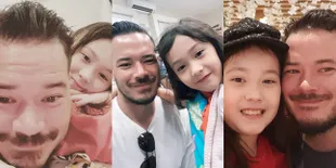 7 Potret Kebersamaan Zack Lee Bareng Buah Hati yang Jarang Tersorot, Cantik Berwajah Bule - Mirip Papanya Banget Jadi Sorotan