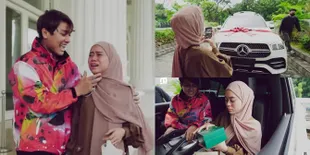7 Potret Kejutan Ultah Lesti dari Rizky Billar, Dapat Mobil Mewah Warna Putih dan Jam Tangan Idaman - Sampai Dibikin Nangis Terharu