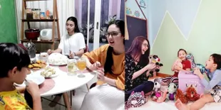 7 Potret Keseruan Arumi Bachsin Ngabuburit Bersama Kedua Anaknya - Ternyata Doyan Gorengan