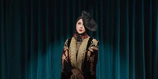 7 Potret Marini Zumarnis Tampil Elegan Bak Bangsawan Eropa, Cantik dan Ramai Dipuji