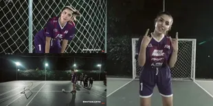 7 Potret Millen Cyrus Main Futsal, Ngotot Cetak Gol dan Girang Banget Saat Berhasil Jadi Kiper - Sempat Catwalk Cantik di Lapangan