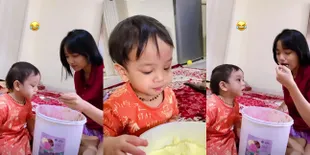 7 Potret Momen Lucu Gala Sky Diisengin Tante Fuji, Pura-Pura Disuapin Es Krim Sampai Berkali-Kali - Gemas Banget Saat Bilang 'Mau'