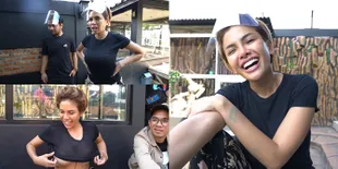 7 Potret Nikita Mirzani Masuk Kandang Ular, Sempat Buka Baju Pamer Dada - Nyaris Nggak Mau Syuting