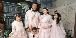 7 Potret Nurah Syahfirah dan Keluarga Tampil Pakai Hanbok, Pancarkan Aura Harmonis