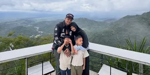 7 Potret Putri Sulung Virgoun Starla dan Ibu Sambungnya Lindi Fitriyana yang Makin Akrab