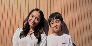 7 Potret Rafathar Terima Penghargaan di Bidang Sepak Bola dari Sekolah, Nagita Slavina Bangga