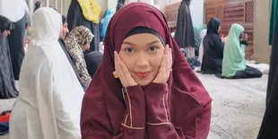 7 Potret Rebecca Klopper Umrah di Bulan Ramadan, Tampil Anggun & Kalem