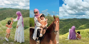 7 Potret Ria Ricis dan Moana Liburan Seru Nikmati Pantai & Gunung di Pulau Sumba, Didoakan Selalu Bahagia 