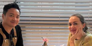 7 Potret Rianti Cartwright Bareng Suami dan Anak di Korea, Pakai Hanbok - Bak Ratu di Drakor