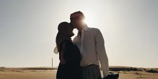 7 Potret Romantis Agnez Mo dan Pacar di Dubai, Selalu Mesra - Bikin Baper