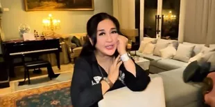 7 Potret Rumah Paramitha Rusady yang Punya Tangga Unik, Bak Istana