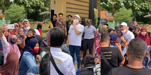 7 Potret Saipul Jamil Setelah Bebas dari Penjara, Disambut Tradisi Unik Disawer Koin dan Permen Ketika Pulang ke Kampung Halaman