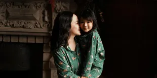 7 Potret Shandy Aulia Liburan ke Disneyland, Outfit Si Kecil Jadi Sorotan