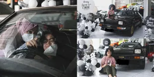 7 Potret Tangis Cinta Kuya yang Pecah Saat Dapat Kado Sweet Seventeen dari Orangtuanya, Sebuah Mobil Sport Klasik Buruan Para Kolektor