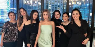 7 Potret Ulang Tahun Jessica Iskandar di Restoran Mewah, Dihadiri Nia Ramadhani - Tya Ariestya