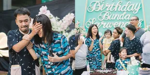 7 Potret Ulang Tahun Sarwendah ke-32, Bahagia dapat Kejutan dari Suami dan Anak-Anak - Dirayakan Kecil-Kecilan di Rumah