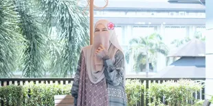 7 Potret Wardatina Mawa Main Jetski di Danau Toba, Tampil Sporty tapi Tetap Anggun