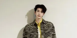 7 Potret Zhang Linghe Mulai Syuting Drama 'THE ROAD TO GLORY', Penampilanya Mencuri Perhatian