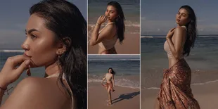 8 Foto Ariel Tatum Jalani Pemotretan di Tepi Pantai, Pancarkan Pesona Hot dan Eksotis Bak Supermodel