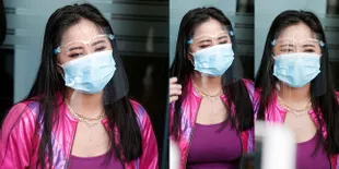 8 FOTO Dewi Perssik Setelah Sembuh Dari Covid-19, Masih Trauma