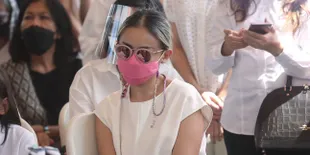 8 FOTO Pemakaman Raditya Oloan Diiringi Isak Tangis Keluarga, Joanna Alexandra Berusaha Tersenyum Tegar