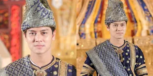 8 Foto Pesona Gagah Rizky Billar di Acara Malam Bainai, Calon Suami Lesti Semakin Ganteng Pakai Busana Adat Minang