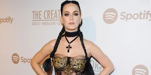 8 Lagu Penyanyi Dunia Ini Ditulis Oleh Katy Perry