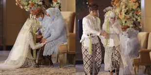 8 Momen Haru Lesti Sungkeman Usai Akad Nikah, Sikap Manis Rizky Billar pada Sang Istri Jadi Sorotan