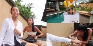 8 Momen Mesra Anniversary Pasangan Sesama Jenis Chika Kinsky dan Yumi Kwandy, Saling Beri Kado Romantis