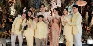 8 Potret Alyssa Daguise di Lamaran El Rumi dan Syifa Hadju, Elegan dengan Dresscode Kuning