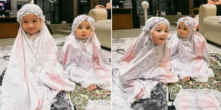 8 Potret Ameena & Azura Putri Aurel Hermansyah - Atta Halilintar Kembaran Mukena, Secantik Boneka